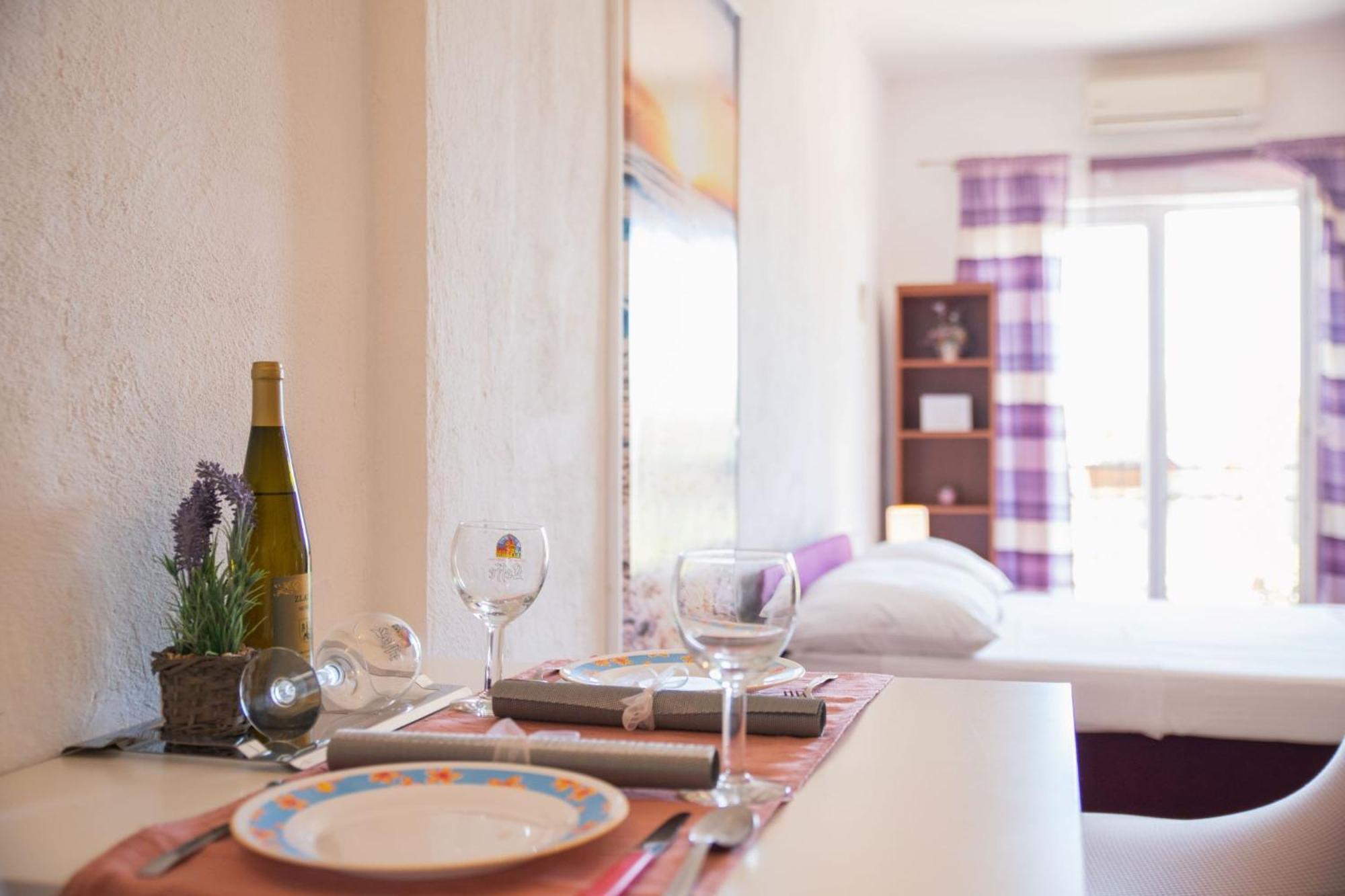 Apartment Livaja Kaštel Novi Habitación foto