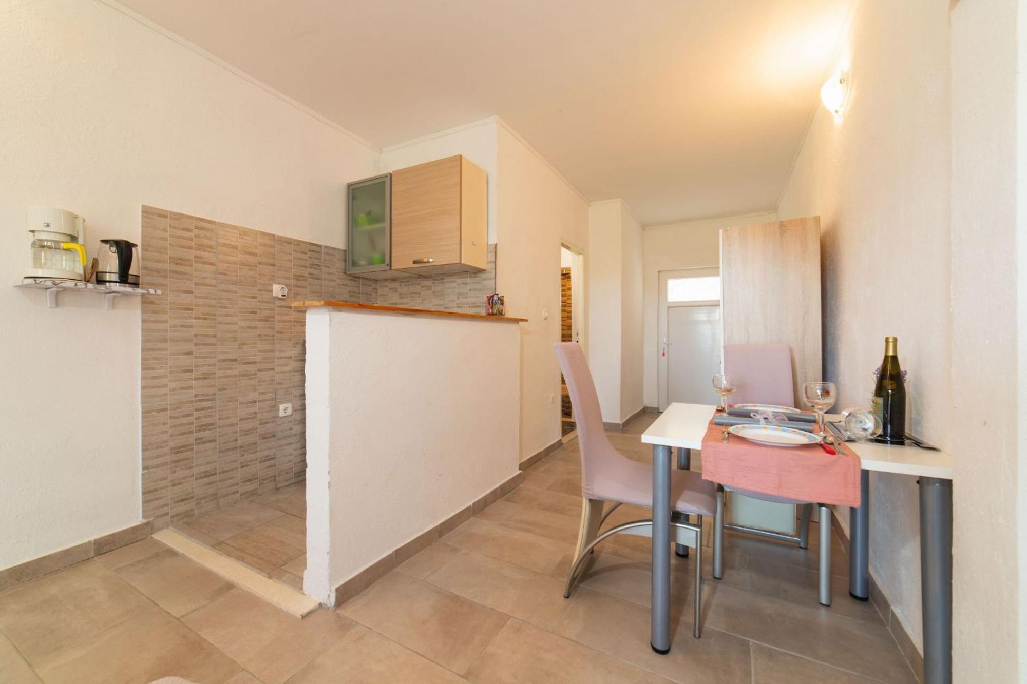 Apartment Livaja Kaštel Novi Habitación foto